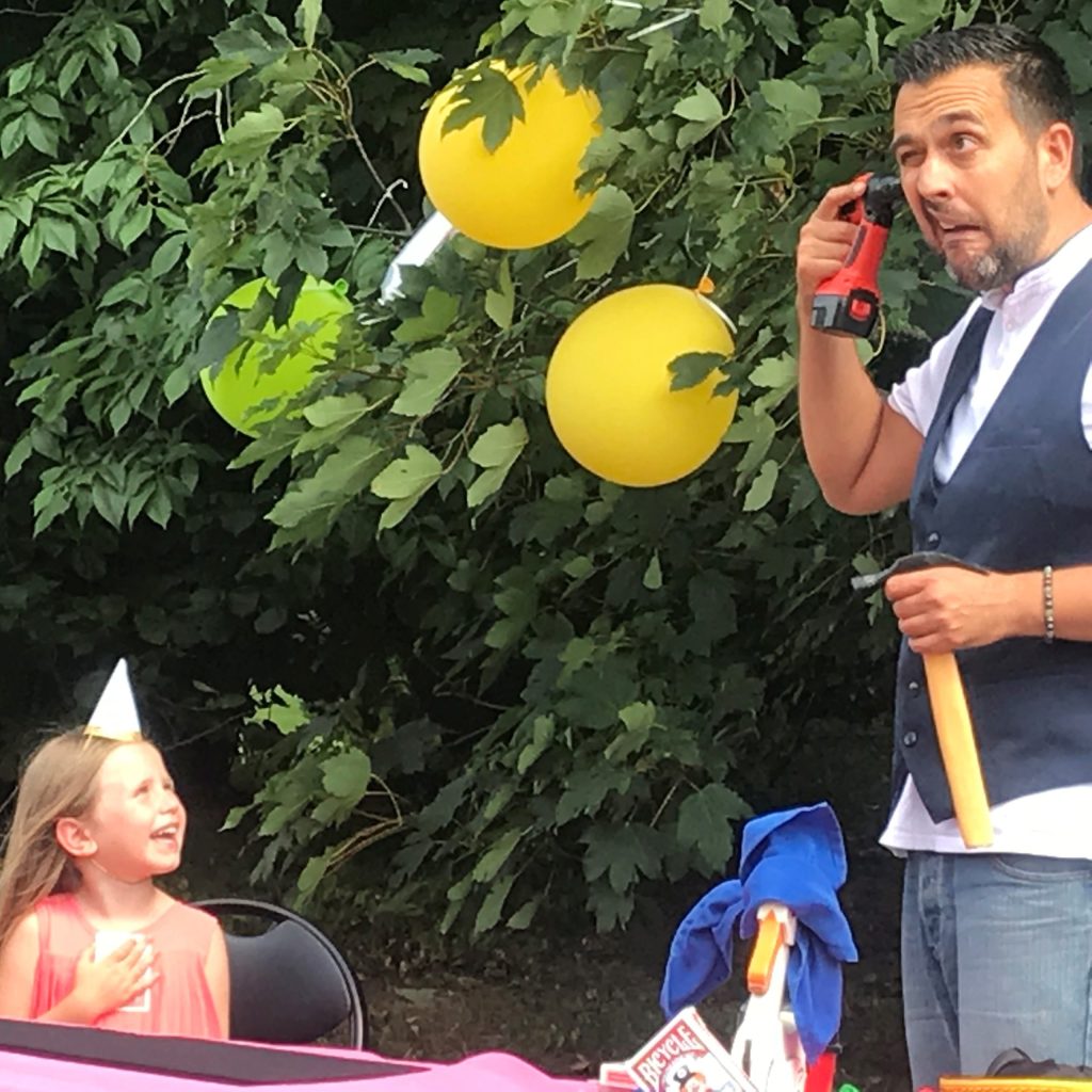 Ballons et anniversaire au jardin
